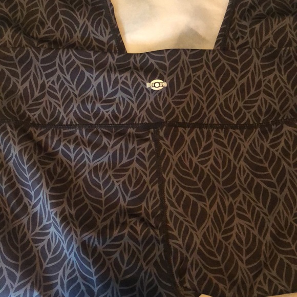 Inner Spirit yoga/workout capris. Pocket inside waistband. Excellent condition - Picture 8 of 12
